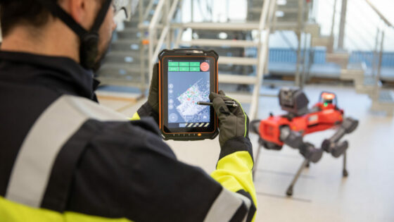 Operator using the workforce UI for steering ANYmal