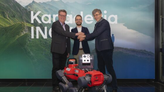 Thomas Feilenreiter (EVP of Business Unit Systems and Service Solutions), Péter Fankhauser (CEO ANYbotics) , Bruno-Frédéric Baudouin (CEO Kanadevia Inova) ©Kanadevia Inova AG.